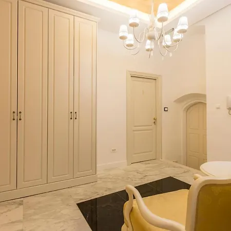 Palace Of Dreams Bed & Breakfast